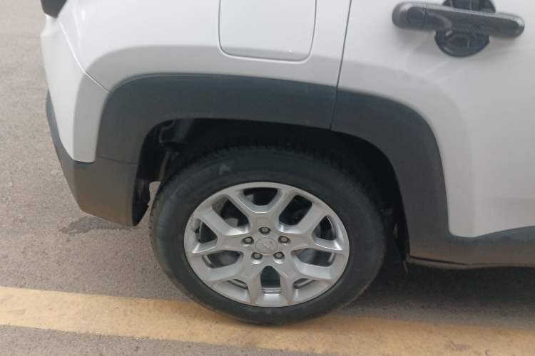 Used  Renegade 2018 Connected Large Screen Version 180T Automatic High-Energy Edition
