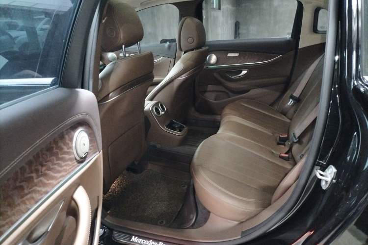 Used Mercedes-Benz E-Class 2023 Updated E 300 L Fashion Edition
