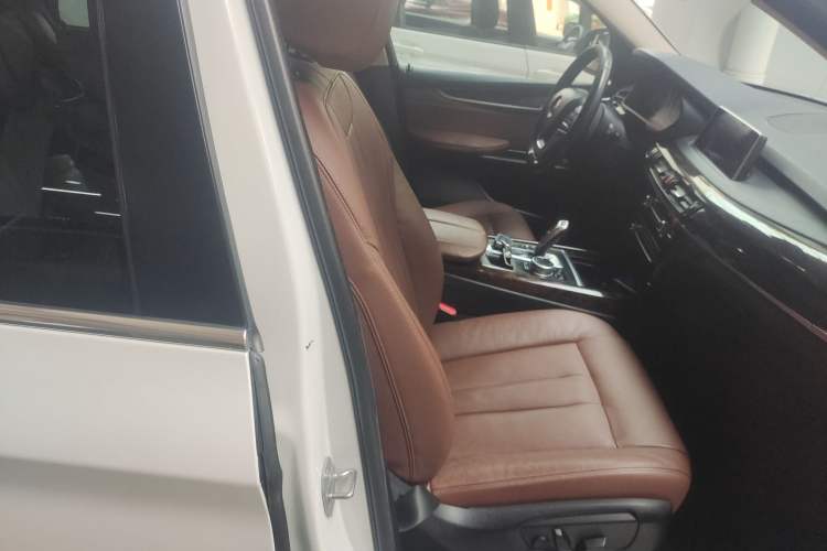 Used BMW X5 2015 xDrive28i
