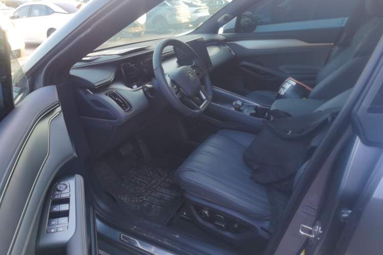 Used BYD Song L EV 2025 Intelligent Driving Version 662 km LiDAR Excellence Edition
