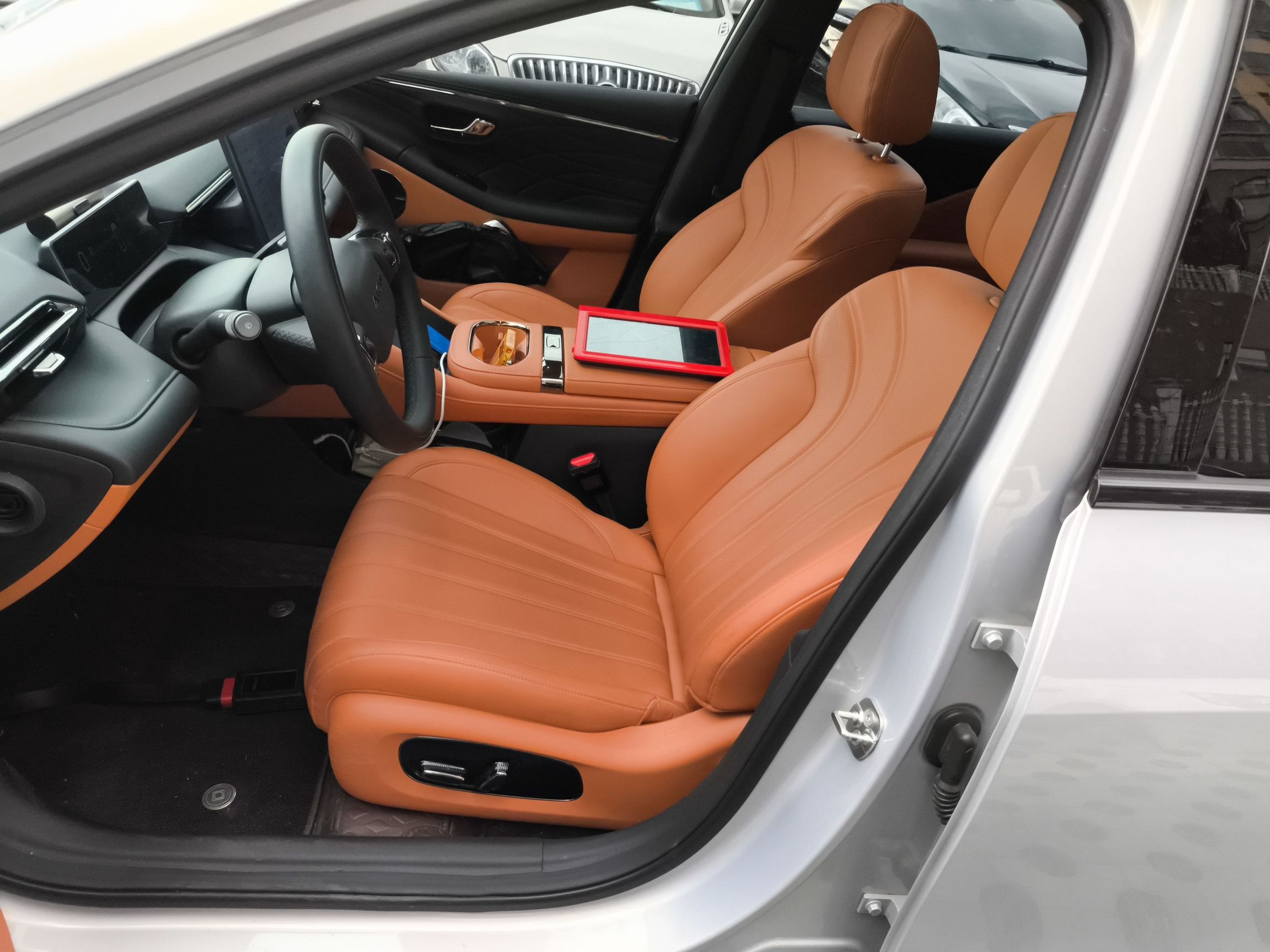 Переднее сиденье в автомобиле