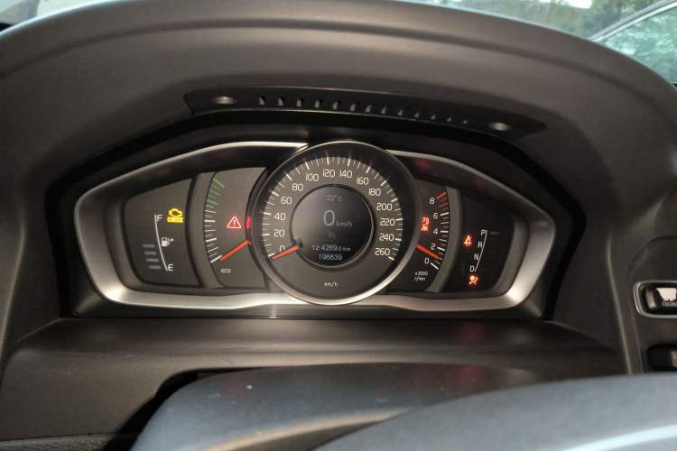 Used Volvo XC60 2015 T5 Smart Upgrade Model
