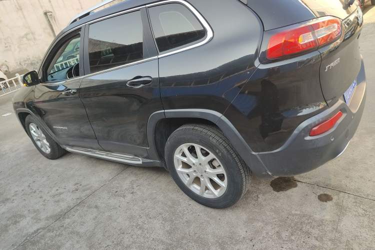 Used  Cherokee 2017 2.0L Superior Edition