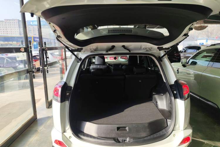 Used Toyota RAV4 2016 2.0L CVT Two-Wheel Drive Comfort Edition China V Standard