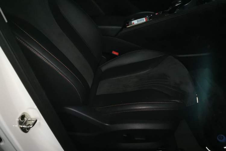 Used Roewe D5X DMH 2024 135 Tech Edition