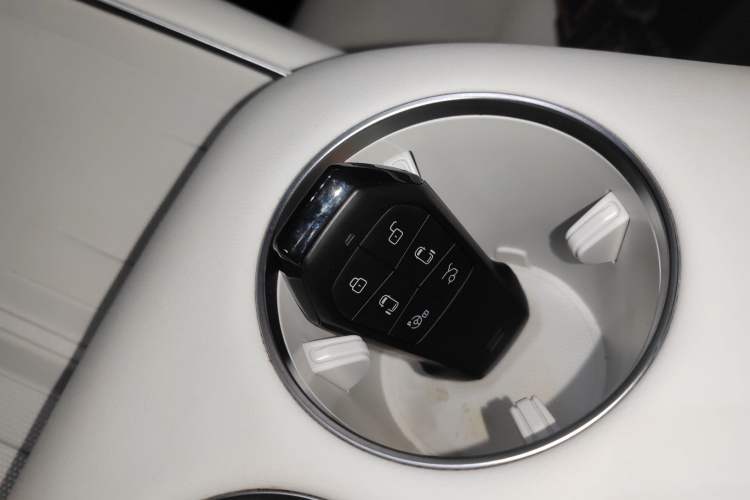 Used XPeng X9 2024 702 Ultra-Long Range Max
