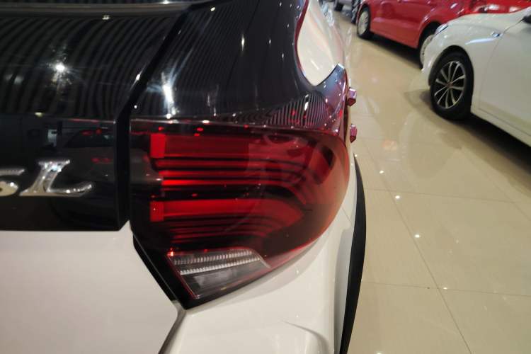 Used Toyota YARiS L 2021 X-Trail 1.5L CVT Luxury Edition