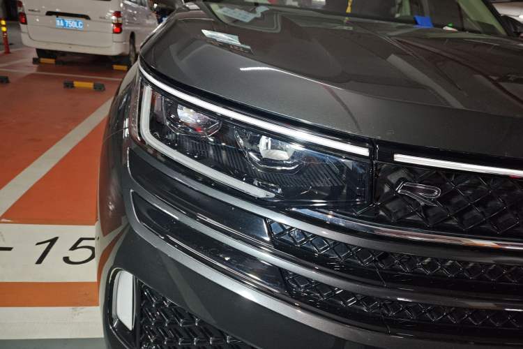 Used Volkswagen Tavendor 2024 380TSI All-Wheel-Drive R-Line Cruise Premium Edition
