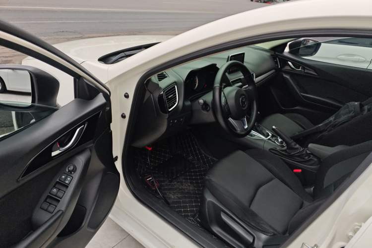 Used Mazda Mazda 3 Axela 2014 Sedan 1.5L Automatic Luxury Model
