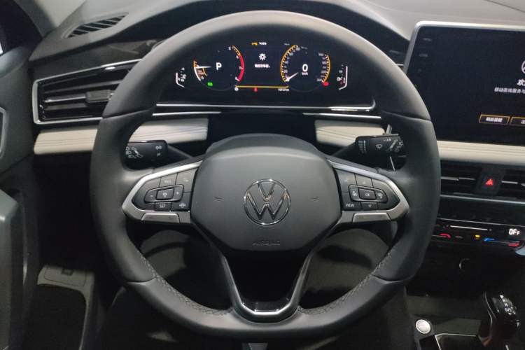 Used Volkswagen Tiguan L 2024 Outstanding Model 300TSI Automatic Two-Wheel Drive Longteng Edition
