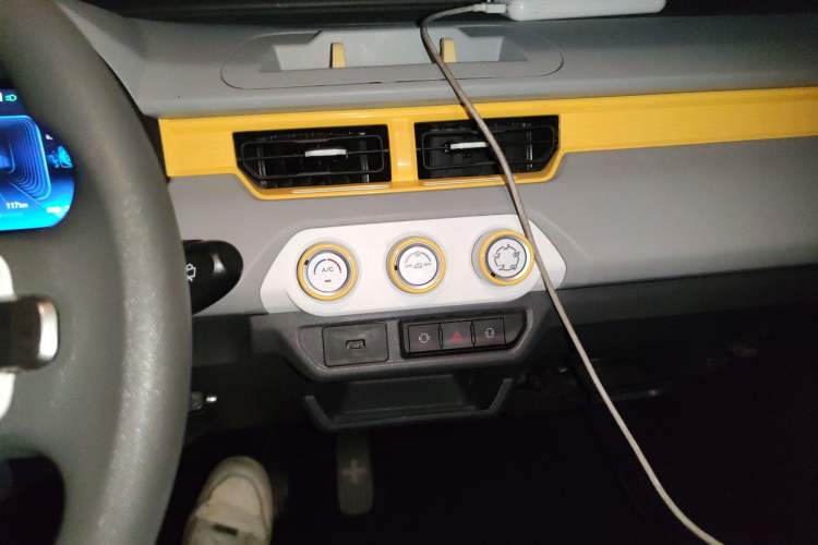 Used Chery QQ Ice Cream 2022 170km Sundae Phosphate Lithium-Ion
