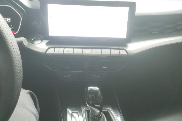 Used MG 5 2022 180 DVVT CVT Youth Luxury Edition
