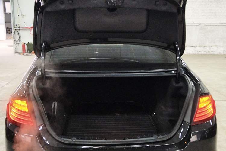 Used BMW 5 Series 2014 520Li Elegant Model
