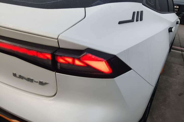 Used Changan UNI-V 2025 1.5T 500Bar Prestige Sporty Version
