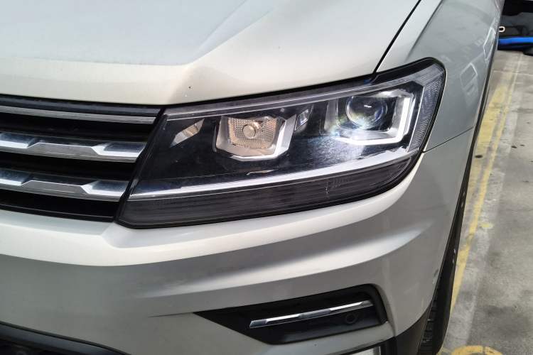 Used Volkswagen Tiguan L 2019 330TSI Automatic Two-Wheel Drive Smart Luxury Version China VI Standard
