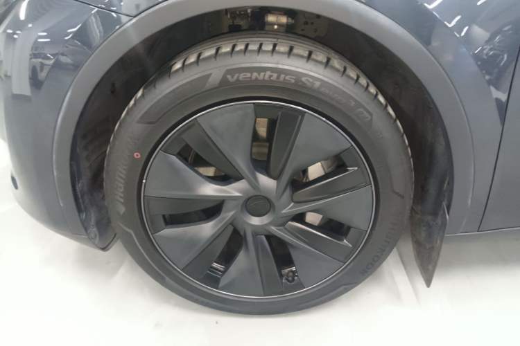 Used Tesla Model Y 2024 Long-Range All-Wheel-Drive Version