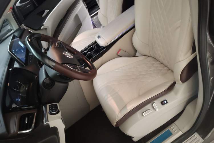 Used Buick GL8 2023 Land Executive Class Smart Enjoyment Model