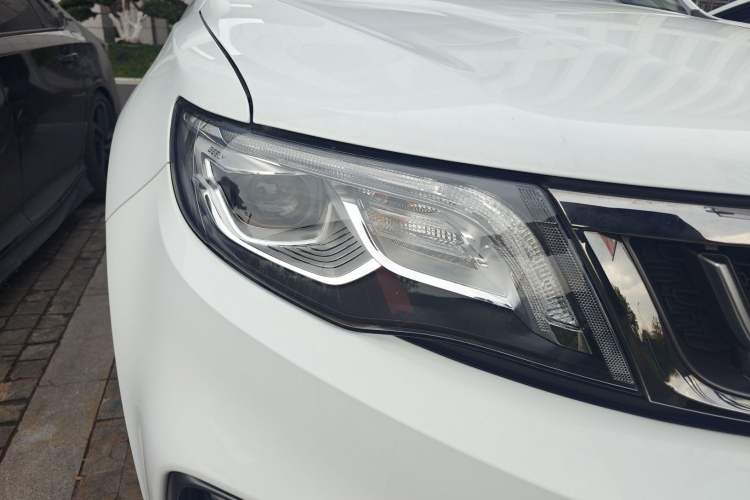 Used Geely Auto Emgrand X7 Sport 2018 1.8TD Automatic Two-Wheel Drive Smart Connect 4G Internet Edition
