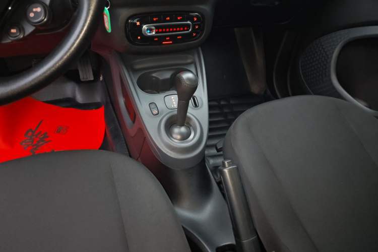 Used  fortwo 2018 1.0L 52kW Hardtop Dynamic Version China V
