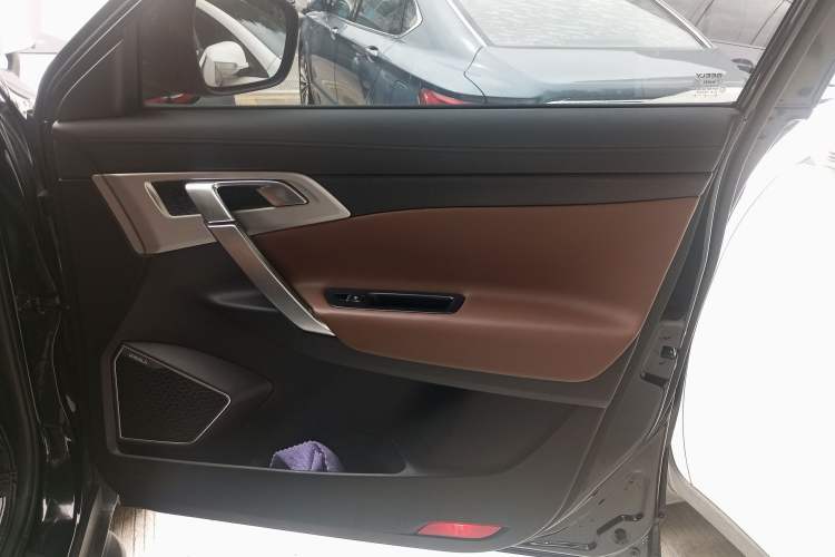 Used Geely Auto Emgrand X7 Sport 2016 1.8TD Automatic ZhiZun Version
