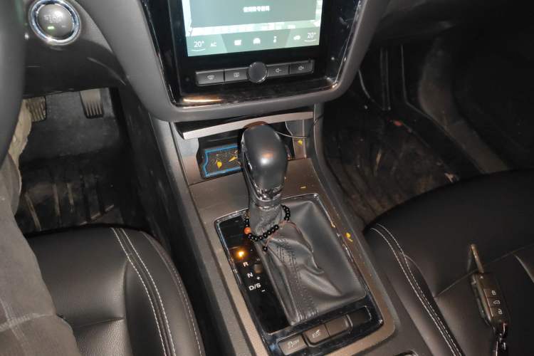 Used Roewe i6 2017 20T Automatic Internet Smart Edition
