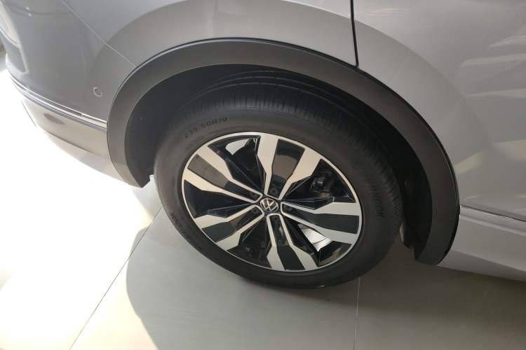 Used Volkswagen Tiguan L 2023 330TSI Automatic Two-Wheel Drive R-Line Enjoyment Edition