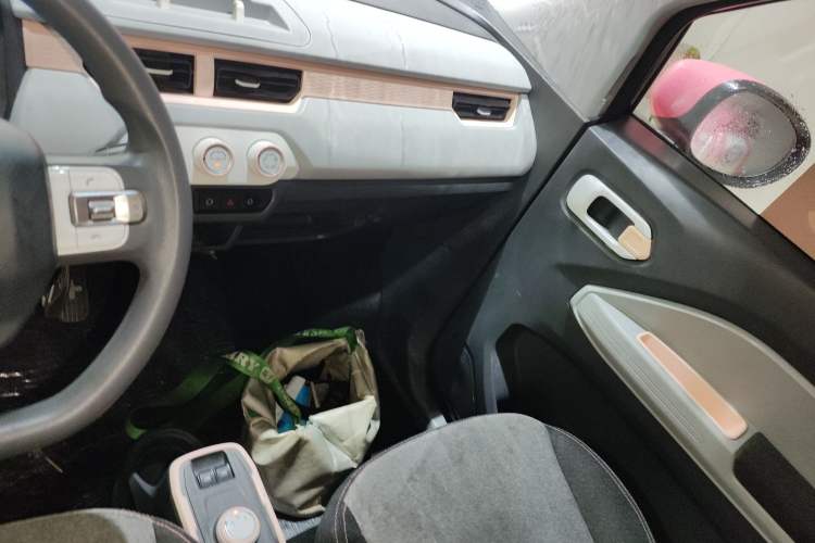 Used Chery QQ Ice Cream 2022 170km Sundae Phosphate Lithium-Ion