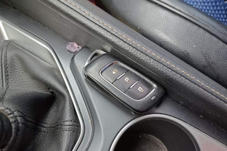 Used Foton Tunland Yutu 2020 2.0T Yutu 8 Shengshi Edition Gasoline Two-Wheel Drive Elite Trim Long Wheelbase 4G20TI5
