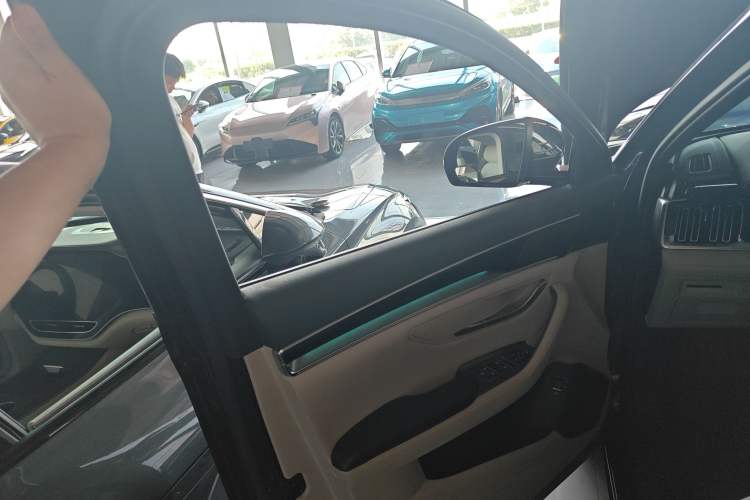 Used BYD Song PLUS New Energy 2023 Champion Edition EV 520KM Prestige Model
