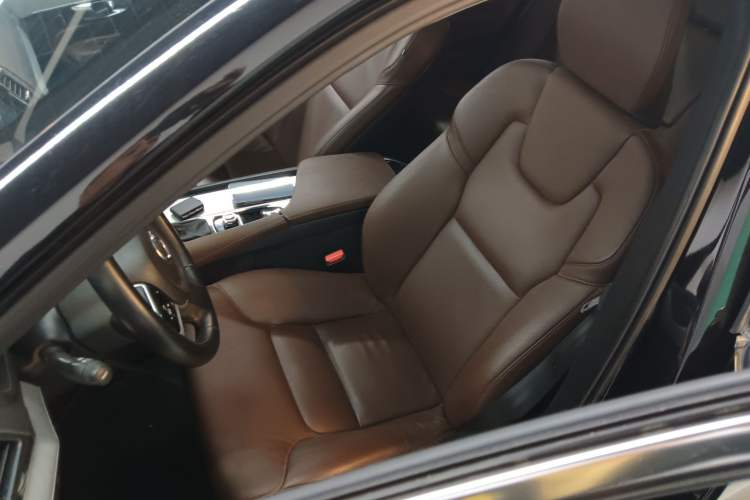 Used Volvo XC90 2019 T5 Zhiyi Edition 7-Seater China V Emission Standard
