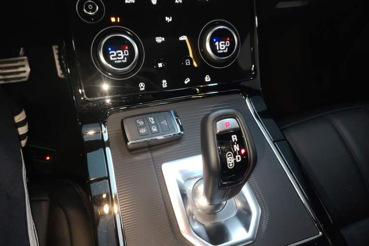 Used Land Rover Range Rover Evoque 2020 249 PS R-DYNAMIC S Black Edition Sport Version
