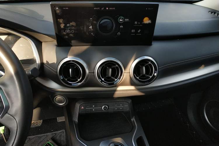 Used Wey VV6 2020 2.0T Two-Wheel Drive Collie SmartDrive+