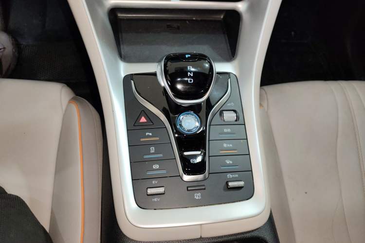 Used BYD Song Pro New Energy 2023 Champion Edition DM-i 71KM Navigation Model
