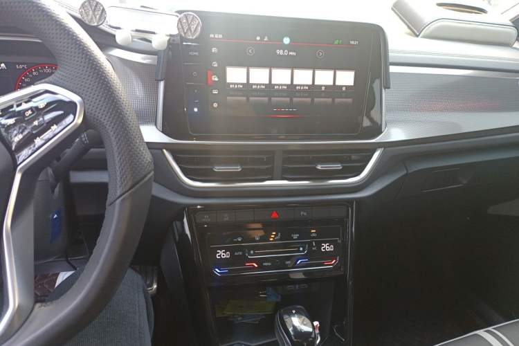 Used Volkswagen T-ROC 2023 300TSI DSG Two-Wheel-Drive Chen Guang Edition
