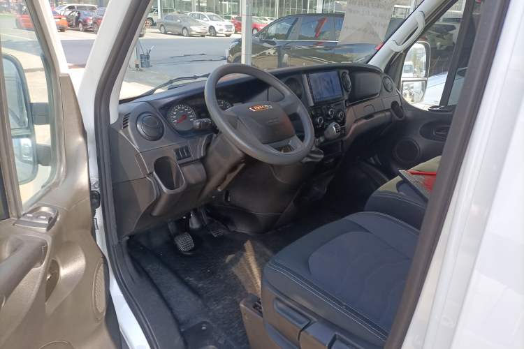 Used Iveco Eurocargo 2021 2.0T Manual Super-Rui Short Wheelbase High-Roof Side-Sliding Door F1A
