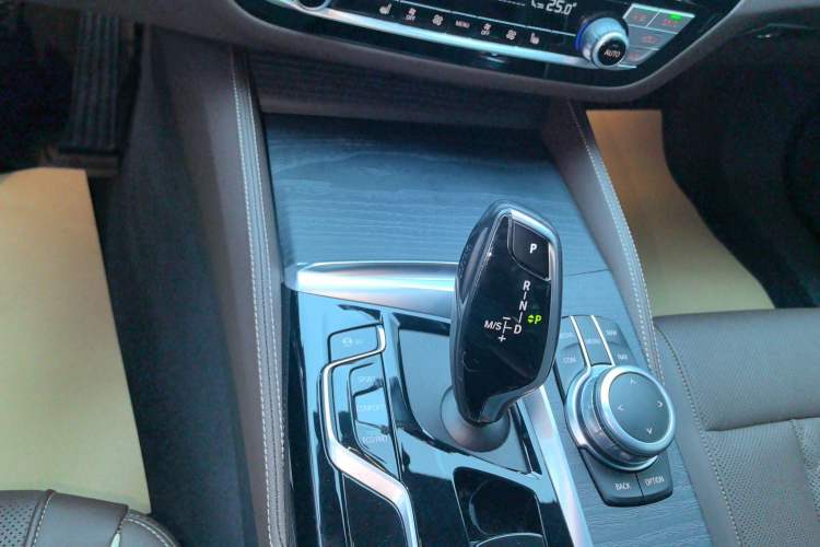 Used BMW 5 Series 2022 Restyled 530Li Leading Edition M Sport Package
