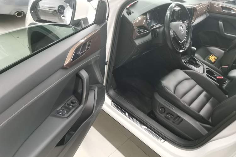 Used Volkswagen Tharu 2020 330TSI All-Wheel-Drive Luxury PLUS China VI Standard