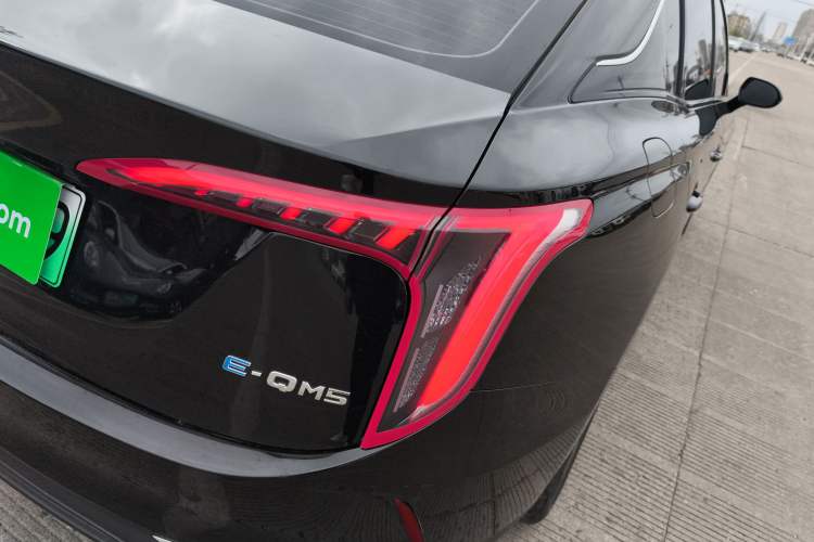 Used Hongqi E-QM5 2022 431 km Charge & Enjoy Edition
