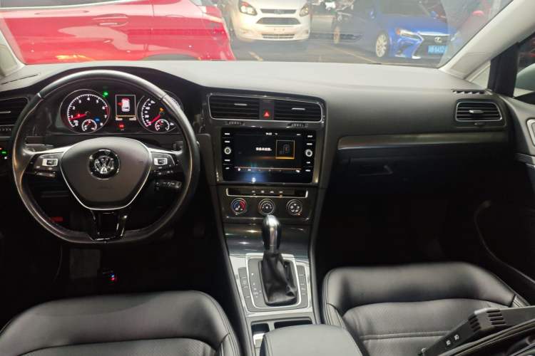 Used Volkswagen Golf 2019 1.8TSI Travel Edition