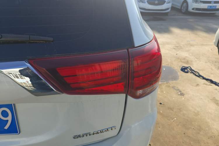 Used Mitsubishi Outlander 2019 2.0L Two-Wheel Drive Comfort Edition 5 Seats China VI Standard
