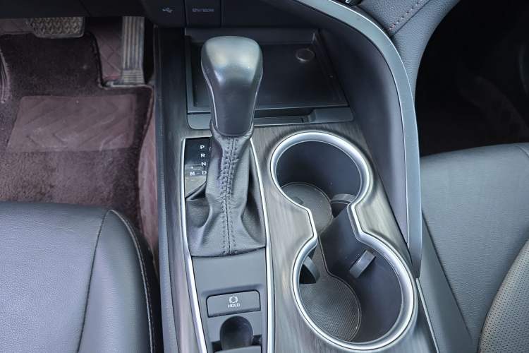 Used Toyota Camry 2023 2.0G Luxury Edition
