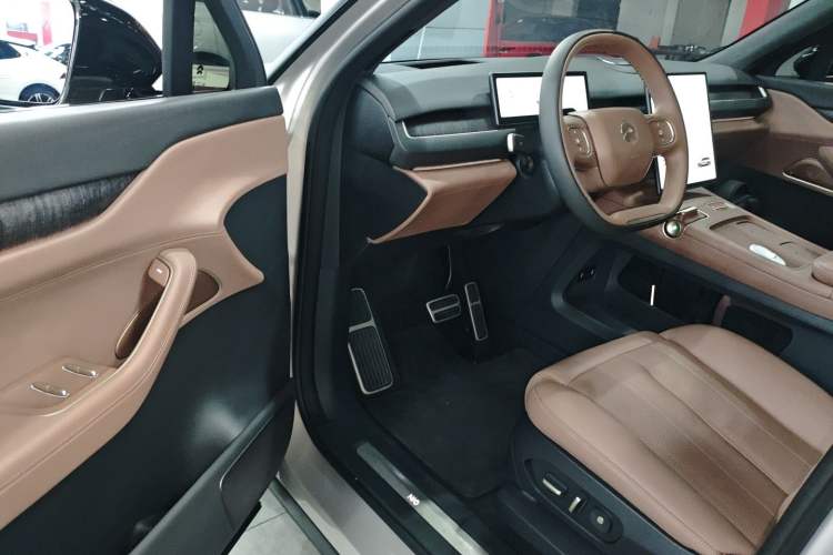 Used Nio ES8 2023 75 kWh Executive Edition
