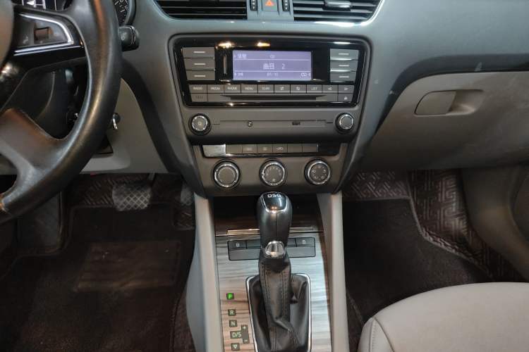 Used Skoda Octavia 2015 1.4TSI DSG Yijun Edition
