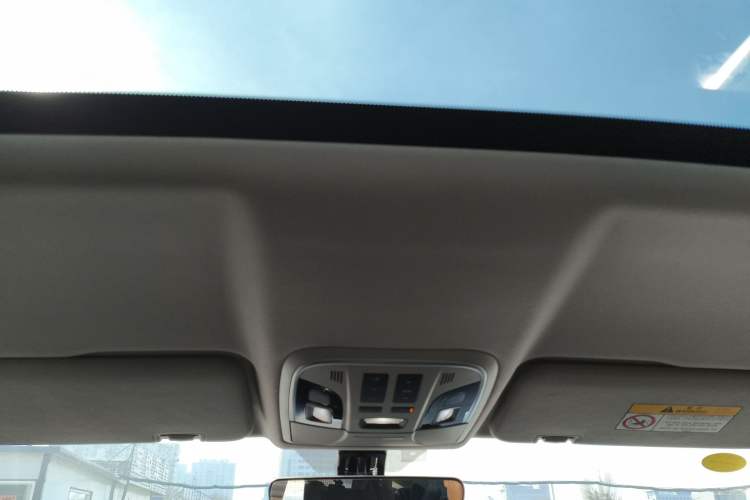 Used Wey VV5 2021 1.5T Two-Wheel Drive Color Pioneer