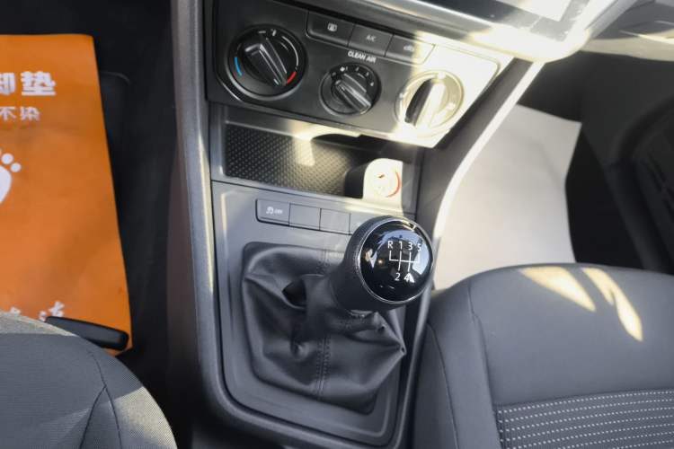 Used Volkswagen Lavida 2017 1.6L Manual Fashion Edition
