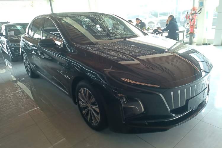 Used Hongqi E-QM5 2022 431 km Charge & Enjoy Edition
