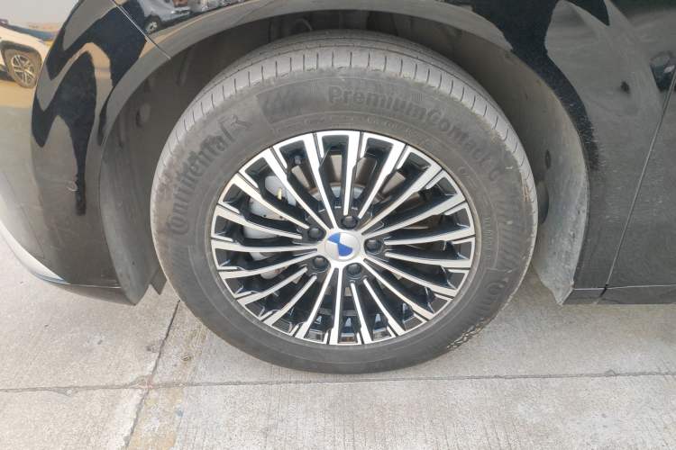 Used Denza D9 2025 DM-i Intelligent Drive 1020 Four-Wheel Drive Flagship Model
