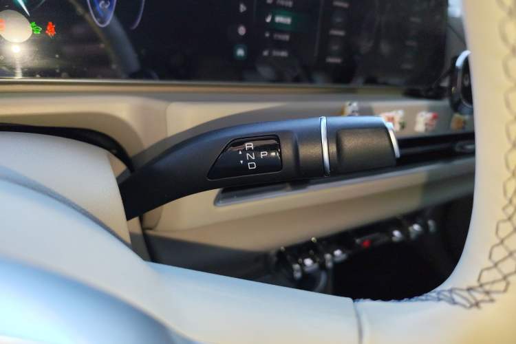 Used ORA Good Cat 2023 401 km Standard Range Prestige Version Lithium Iron Phosphate
