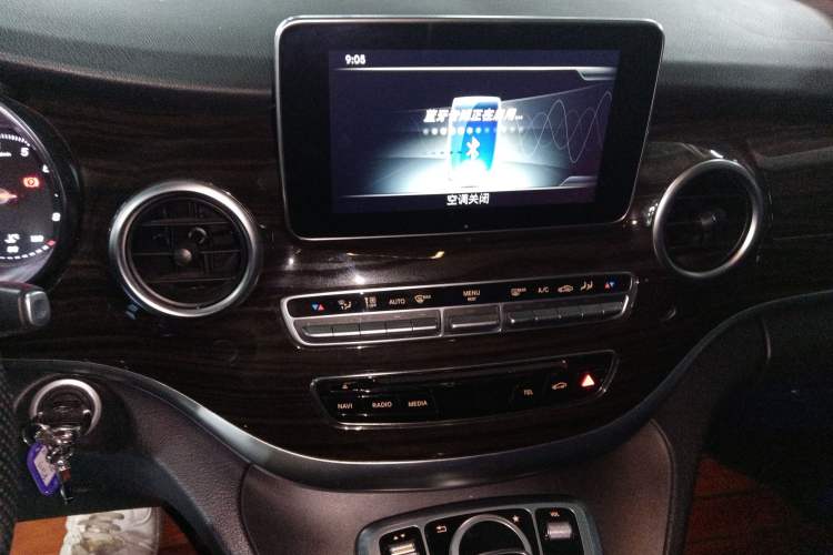 Used Mercedes-Benz V-Class 2018 V 260 Avantgarde Edition China VI