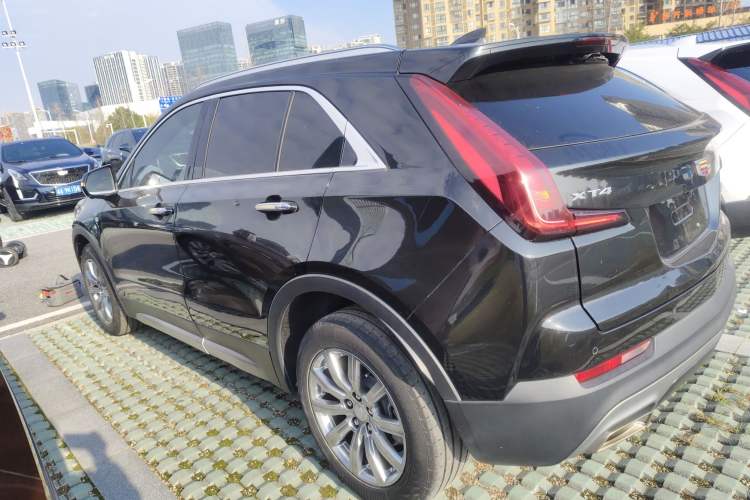 Used Cadillac XT4 2022 28T Two-Wheel-Drive Luxury Version
